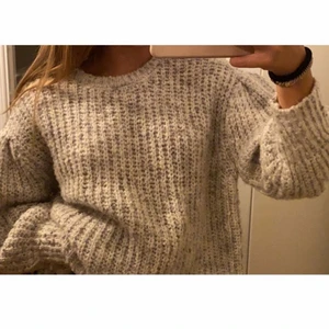 Stickad tröja från NA-KD  - Stickad tröja från NA-KD. Den är lila med olika nyanser i garnet