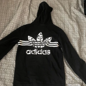 Adidas kofta - Limited edition, leopard 😻 sparsamt använd. 