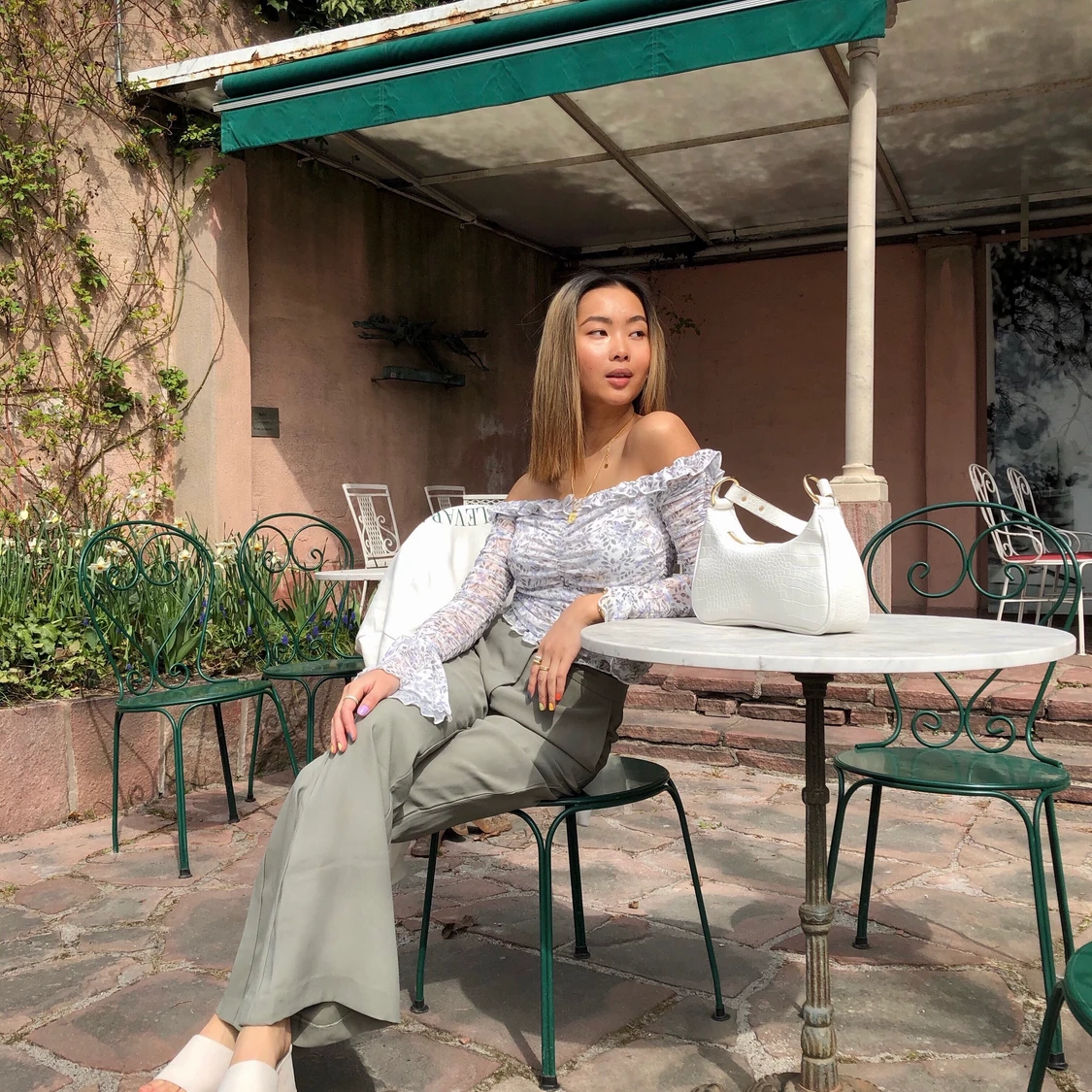 Blå blommig off-shoulder blus - 90