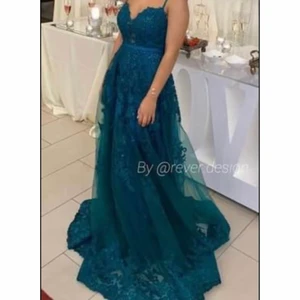 Festklänning - Helt oanvänd festklänning (bild från butiken jag köpte ifrån). Prislapp kvar. Köptes för 5000