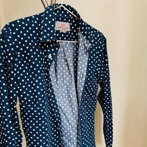 COMME DES GARÇONS x H&M  - Slim fit, quality 9.5/10, only because of the faded logo, else it is in a great shape, worn 2 times