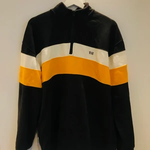 Tjocktröja med dragkedja - Fin och mysig tjocktröja från stadium, märket rotation. Rejält och tjockt tyg!