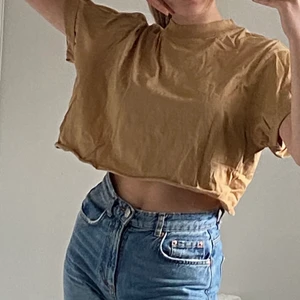 Brun tshirt - En croppad tshirt som jag inte använder