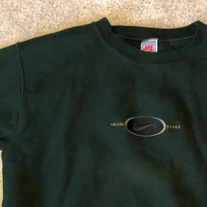 NIKE SWEATSHIRT - Vintage Nike Sweatshirt storlek S/M. Skitsnygg skogsgrön färg! 🐢