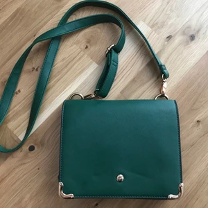 Som NY  - Utan defekt åhlens. Följ mig, jag lägger till massor av kläder till samma pris!