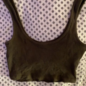 Camouflage grönr linne - Super coolt camouflage grönt linne. Ganska kort men super fin :)