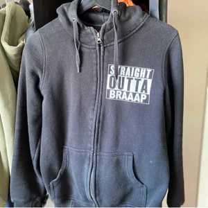 Hoodie - Cool hoodie ifrån extremeclothing i storlek S, skriv för mer info/bilder❣️