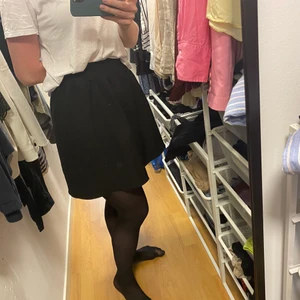 Kjol  - En svart ballong kjol i storlek S  Kjolen och är använd ett fåtal gånger så den är så gott som ny. 