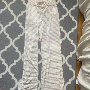 Tall byxor  - Så fina pricka tall byxor. 