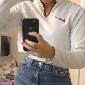 Nike tröja  - Säljer min niketröja, hör av er vid intresse💕 är många intresserade blir det förmodligen budgivning 😊