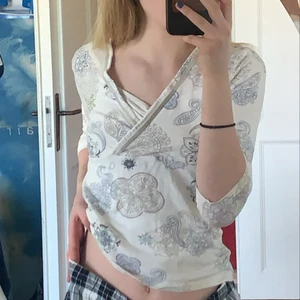 Töja från Espirit - Säljer då jag inte hade någon användning till, men den förtjänar ett fint hem tycker jag! Inte säker på storlek då det ej står men skulle säga runt S, frakt tillkommer🥂