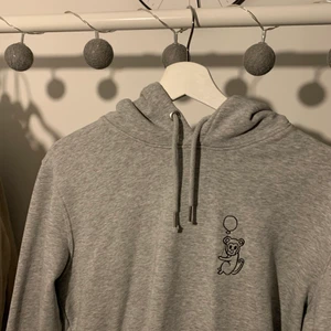 Juan carlos hoodie, marguax dietz  - Grå hoodie, inga fläckar, tvättas innan säljning, perfekt skick.