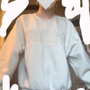 🖤Gina tröja🖤 - En vanlig jätte skön tjocktröja. Sjölvklart tvärad innan leverans✨pris kan diskuteras ⚡️