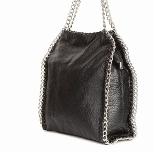 Väska  - Säljer denna McCartney liknande väskan, skriv om ni har intresse (säljer bara om jag får bra bud)