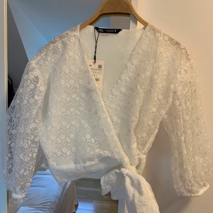Blus zara  - Drömmig blus från zara, helt ny med prislappen kvar! 