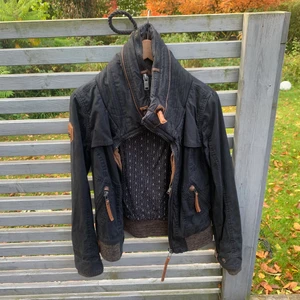 Jacka Naketano - Jacka ifrån Naketano. Använd ett fåtal ggr. Nypris ca 1200. Pris går att diskutera