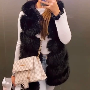 Pälsväst - Säljer denna fina pälsväst som tyvärr inte kommer till så mycket användning