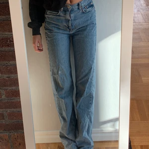 Raka jeans - Låånga Raka jeans från pull&bear strl 32 men lite pösigare så skulle säga som en 34