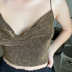 Glittrig topp - Glittrig topp, helt oanvänd, storlek S