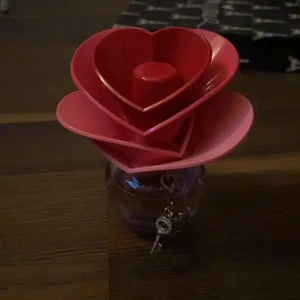 Justin Bieber parfym  - Säljer en justin Bieber parfym som nästan är full. Köptes för ca 400kr i nypris och säljer nu för 50kr!