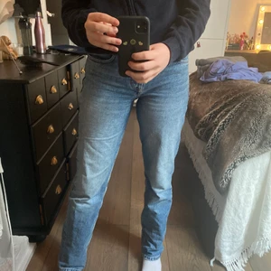 Zara mid rise jeans - Zaras populära mid Rise jeans!! Använda endast 3 gånger! Så nyskick! 