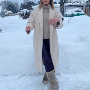 Kappa/jacka - Säljer denna svinsnygga kappa från H&M! Köpt förra året och använd ett fåtal gånger. Nypris 700kr, som ny! 🧸 (fläcken på bilden är borta då jag tvättat den)