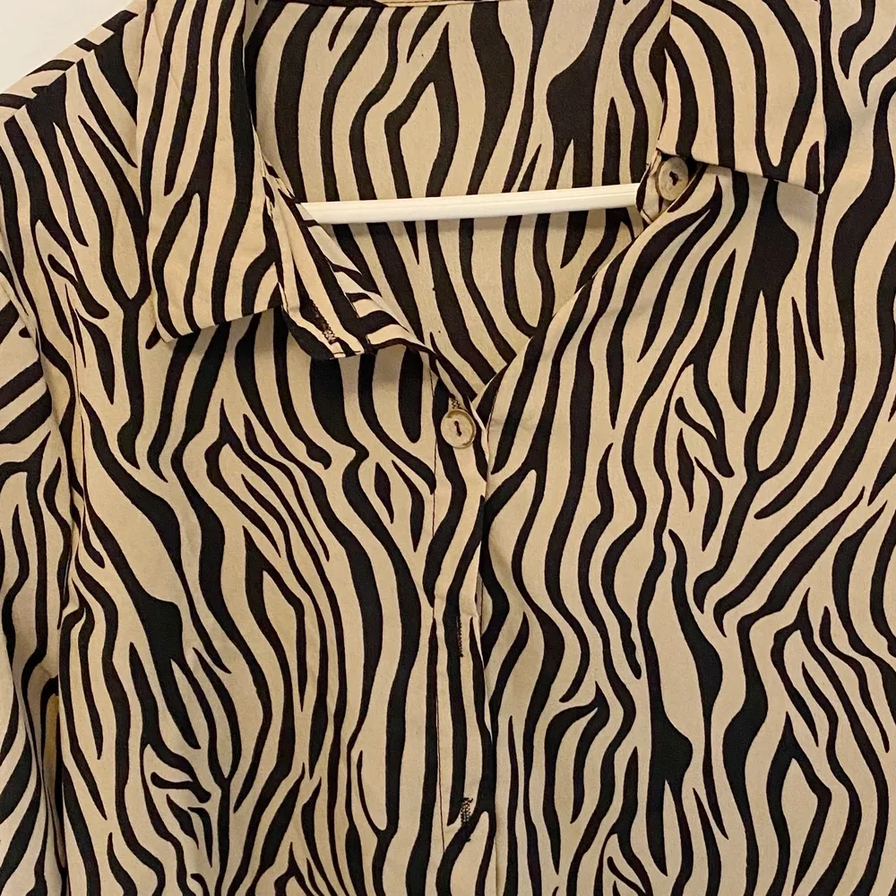 Zebra skjorta i storlek 42, oanvänd . Skjortor.