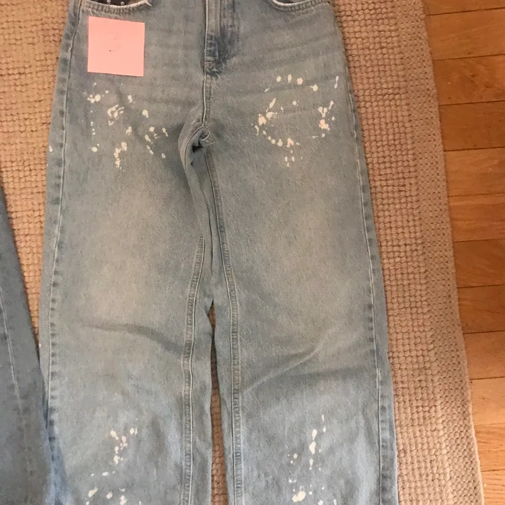 Sex par jeans köpta i våras. Säljes för 120 kr/par alt 500 kr flr allihop.                                                Nr 1-4 Zara 152.                                                       Nr 5  River Island.                                                       Nr 6 Lab Industries. Jeans & Byxor.