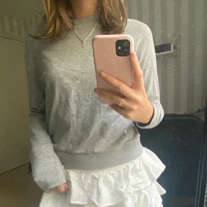 Grå sweatshirt - Grå sweatshirt från hm i storlek xs, säljer för 70kr + frakt💕💕