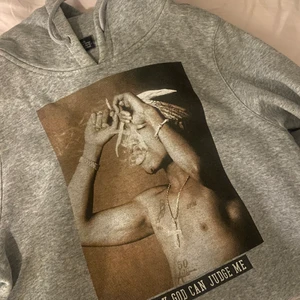 Tupac tröja - Fin grå tupac tröja i väldigt bra skick