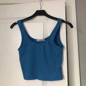 Blått linne - Ribbat linne i ett lent material från Stradivarius, köpt från Zalando, storlek S! 💙