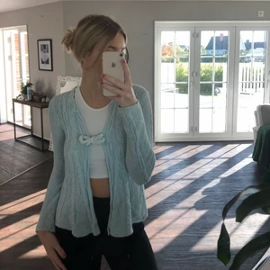 Blå kofta - Super fin babyblå kofta från Rabalder i storlek 140 men passar mig som är en xs/s