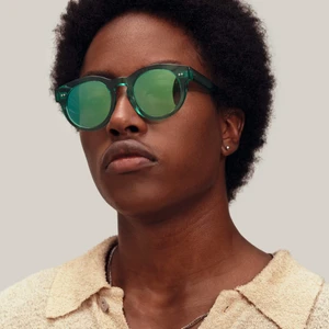 CHIMI 003 AQUA - OTROLIGT snygga brillor som funkar till allt från afterskin till uteserveringen! Har tyvärr aldrig kommit till använding. Pris kan diksuteras vid snabb affär! ✨