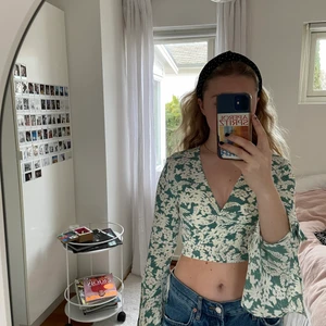 Blommig blus storlek Xs - Blommig blus storlek Xs köpt ifrån Eight Paris 