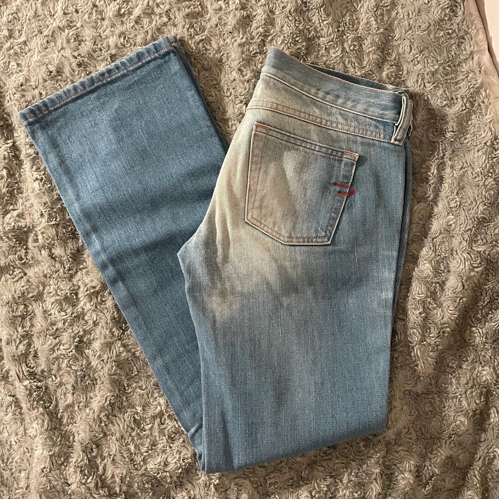 Lågmidjade jeans från diesel!! Dom två första bilderna är lånade och den sista är min, det är EKAKT samma jeans som på bilderna💓 skriv frågor privat!!. Jeans & Byxor.