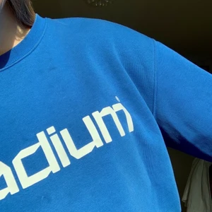 Stadium sweatshirt  - Second han fyndad. Kroppad. Passar från XS-M