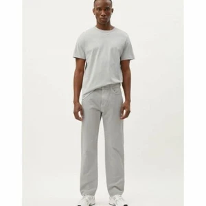Weekday jeans - Knappt använda, i princip som nya. Gråa space jeans från weekday.