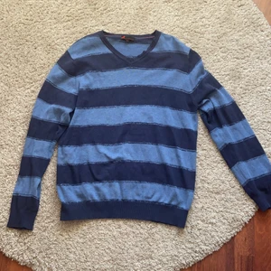 Randig tröja - Såå fin randig tröja från Dressman i storlek XL❤️ Sparsamt använd så bra skick! Skriv privat för fler frågor <3