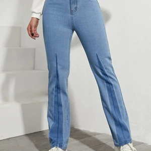 Super coola jeans!  - Jag säljer ett par byxor som jag råkade beställa i fel storlek, beställde de i M men skulle passa någon som har ungefär 36-38 men är helt okej stretchiga, säljer så jag kan köpa i min riktiga storlek för dessa är så coola! Skriv för mer information❤️
