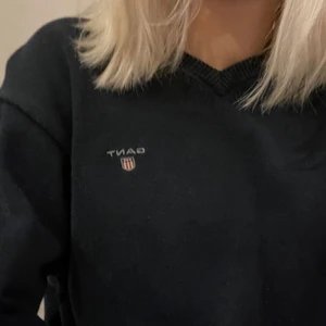 Gant tröja  - Storlek: S                                                                       Pris: 120kr                                                                  Skick: Bra                                                                        För mer bilder och information, skicka DM            Betalning sker via Swish                                          Kunden betalar frakt 