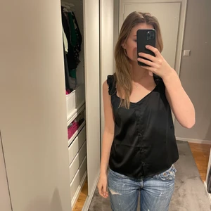 Svart Siden linne - Svart sidenlinne från Nelly.com, bra skick 