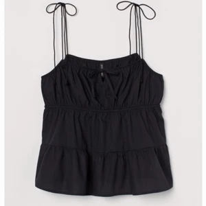 Topp - Säljer denna populära toppen från H&M i st S. Säljer för 150kr + frakt💞