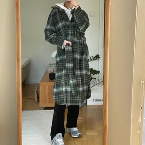 Vårkappa - Weekday  - Sviiinsnygg vårkappa från weekday som TYVÄRR inte kommer till användning ❤️‍🩹 storlek S men mycket oversize 🤍