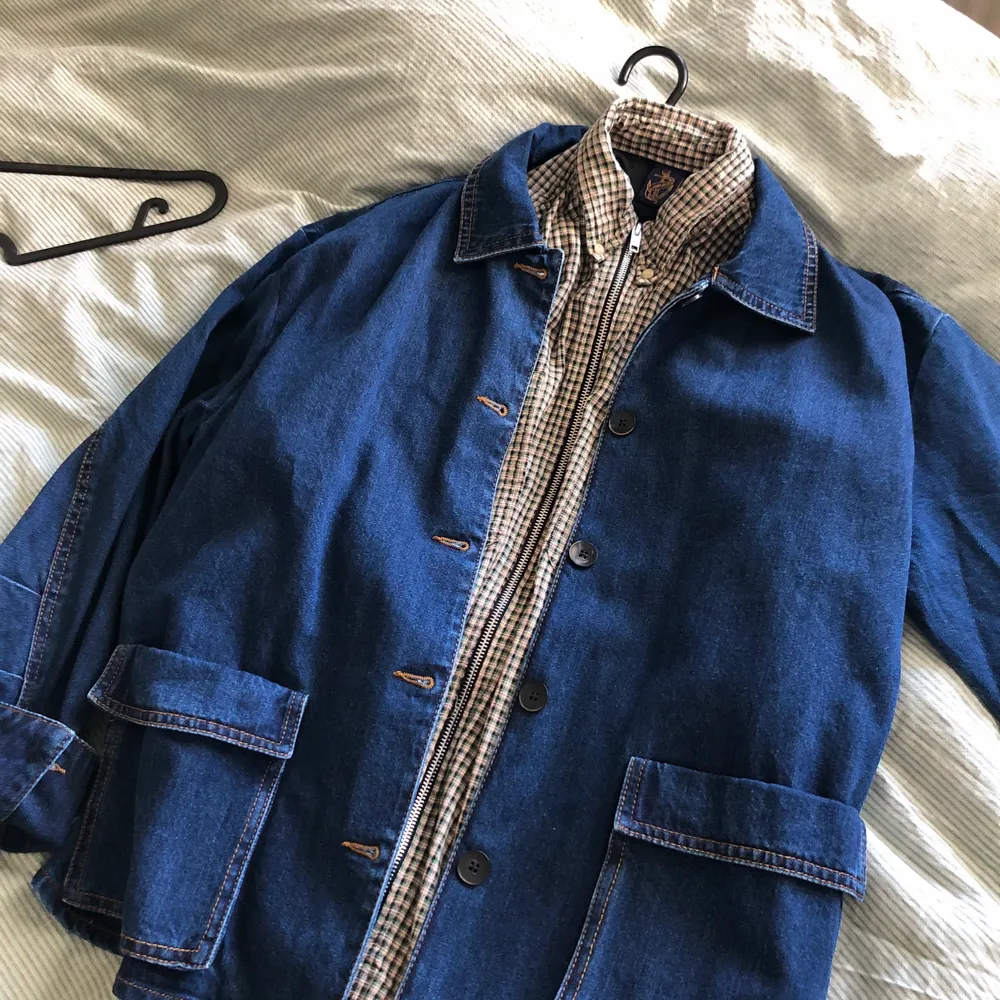 Brand new vintage style denim jacket. L size. Length:64 cm, chest: 110 cm, shoulder:51 cm.. Jackor.