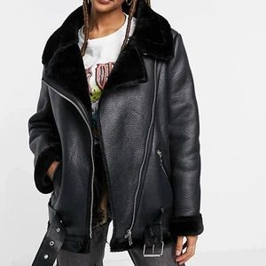 Bikerjacket - Säljer min favoritjacka som blivit för liten för mig. Köpt på Zara för 1000kr för ca 3 år sedan men är i gott skick! Köparen står för frakt💞 kan även mötas i stockholm