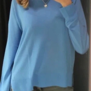 Superfin zara tröja  - Säljer dennna supperfina och populära zara tröja pga att den inte kommer till användning längre 💕🤠🥶tröjan är i storlek s och funkar till det flesta outfits. Frakt ingår ej!