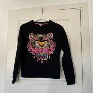 Kenzo sweatshirt  - Jättefin kenzo tröja i fint skick. Har tyvärr inte kvittot kvar! Om du har några frågor så hör gärna av dig. Fri frakt.