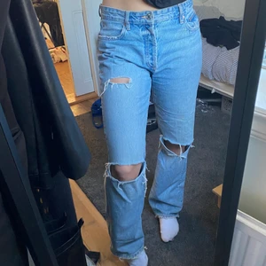 Jeans - Riktigt snygga slitna jeans från Zara 