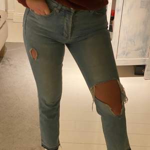 Ett par skitsnygga jeans från Mango som tyvärr är för små😓 storlek 38! 