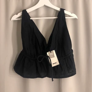 Snygg topp från bikbok strl s - Snygg topp från bikbok strl s! Oanvänd med prislapp kvar, dm för fler bilder🥰